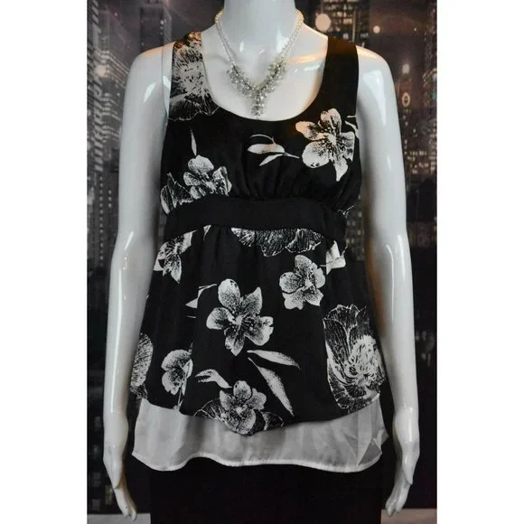Charlotte Russe size M Sleeveless Racer Back Black and White Floral Print Top - Picture 2 of 7